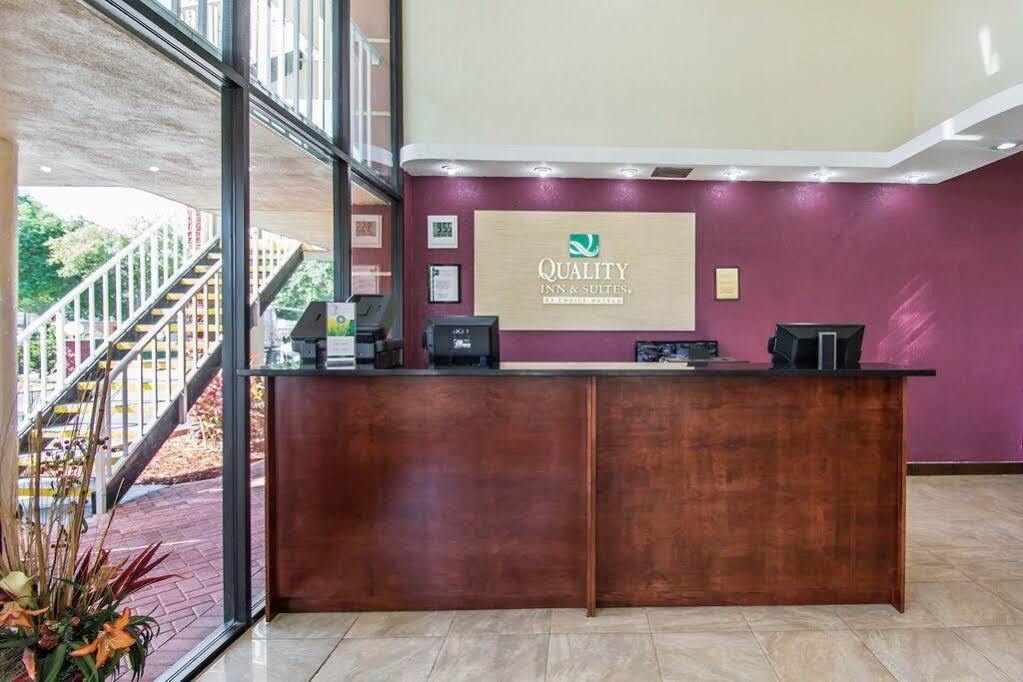 Quality Inn & Suites At Tropicana Field St. Petersburg Exterior photo